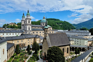 Salzburger Altstadt mit Stift St. Peter und Salzburger Dom | © Tourismusverband Uttendorf / Weißsee