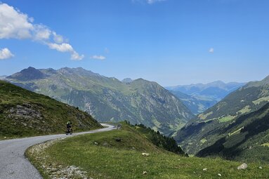 E-Bike-Tour in einem Tauerntal im Nationalpark Hohe Tauern | © Tourismusverband Uttendorf / Weißsee