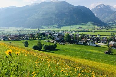 Blick vom Schmetterlingslehrweg auf Uttendorf | © Tourismusverband Uttendorf / Weißsee